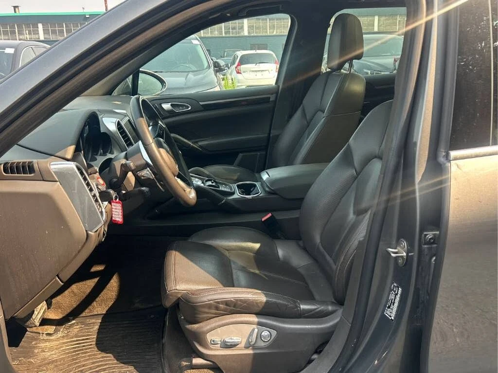 Porsche Cayenne AWD* PANORAMA* ПОДГРЕВ* КАМЕРА* КРАЙНА ЦЕНА* , снимка 9 - Автомобили и джипове - 55434409