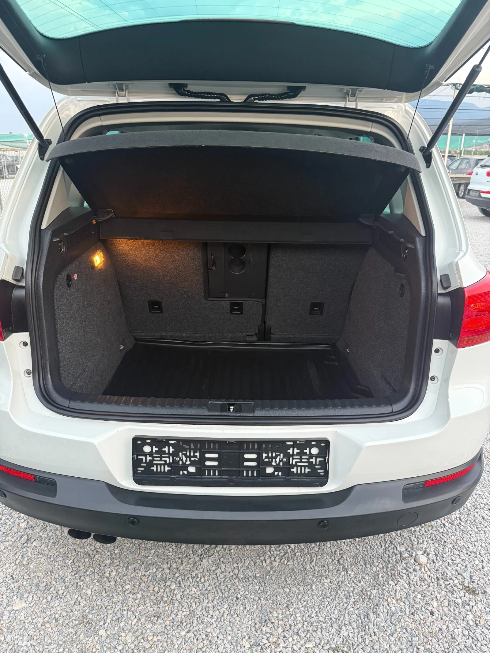 VW Tiguan 2.0TDI-4X4-164000 км., снимка 12 - Автомобили и джипове - 55593161