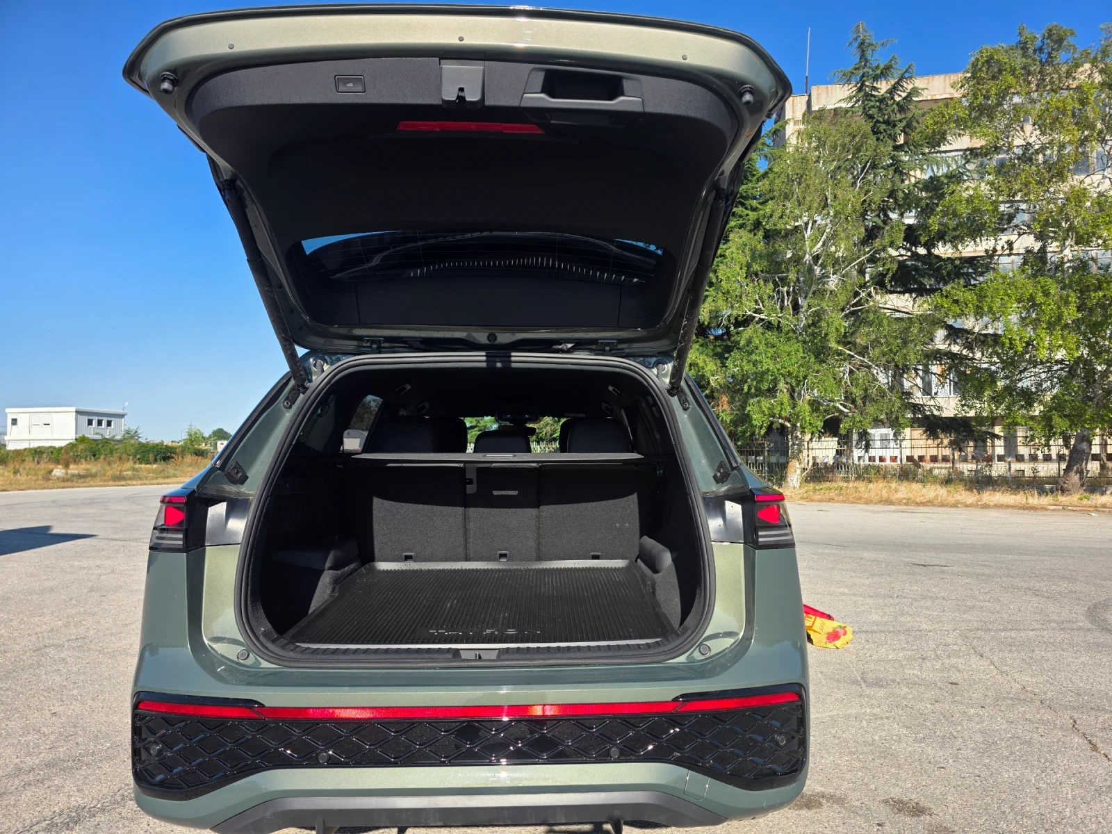 VW Tayron R-Line 2.0 TSI OPF 4 MOTION DSG, снимка 15 - Автомобили и джипове - 55698585