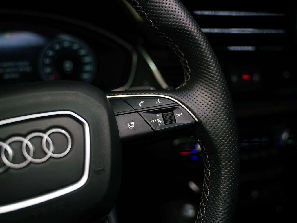 Audi SQ5 Sportback TECHNIK| DISTRONIC| CARBON| HUD , снимка 10 - Автомобили и джипове - 56117087
