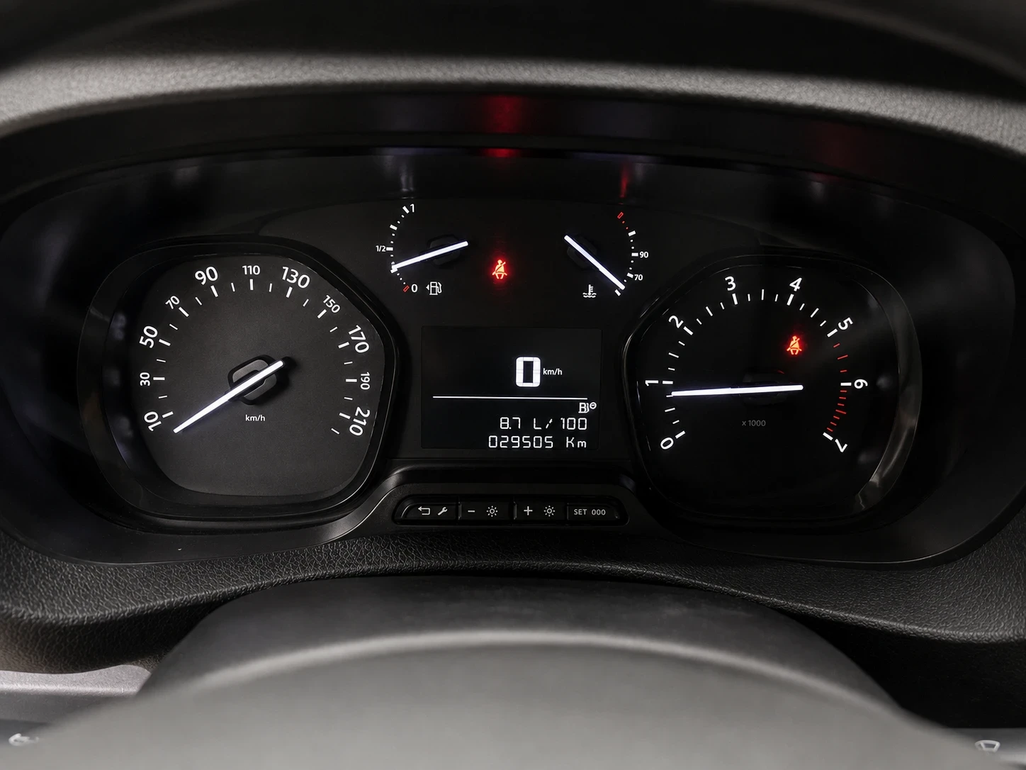 Peugeot Expert 2.0 HDI:: НОВ 29000КМ::6 СКОРОСТИ::3МЕСТЕН::, снимка 13 - Бусове и автобуси - 55423044