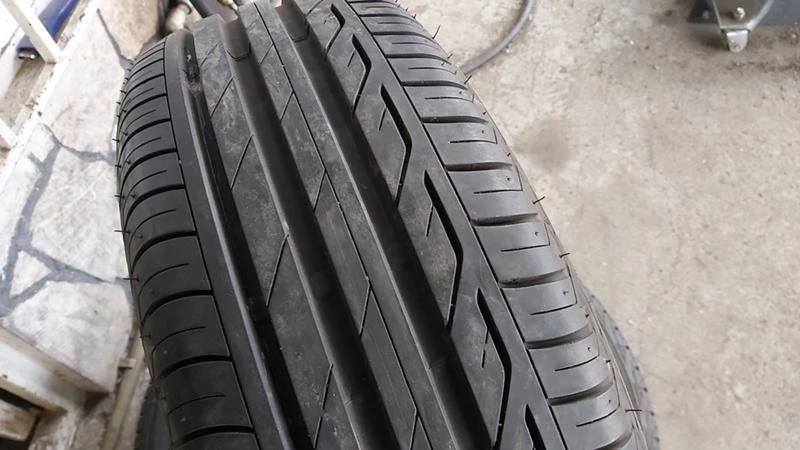 Гуми Летни 195/65R15, снимка 2 - Гуми и джанти - 28490089