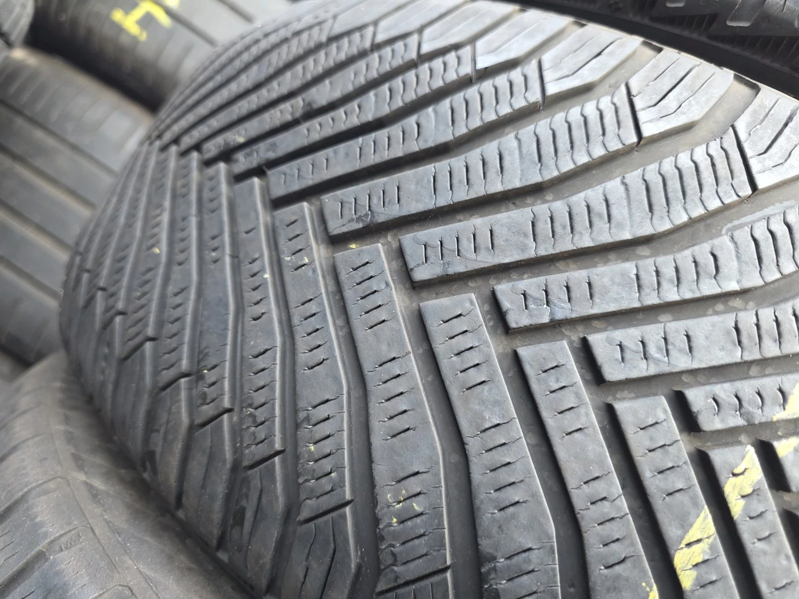 Гуми Зимни 215/60R16, снимка 5 - Гуми и джанти - 56725882