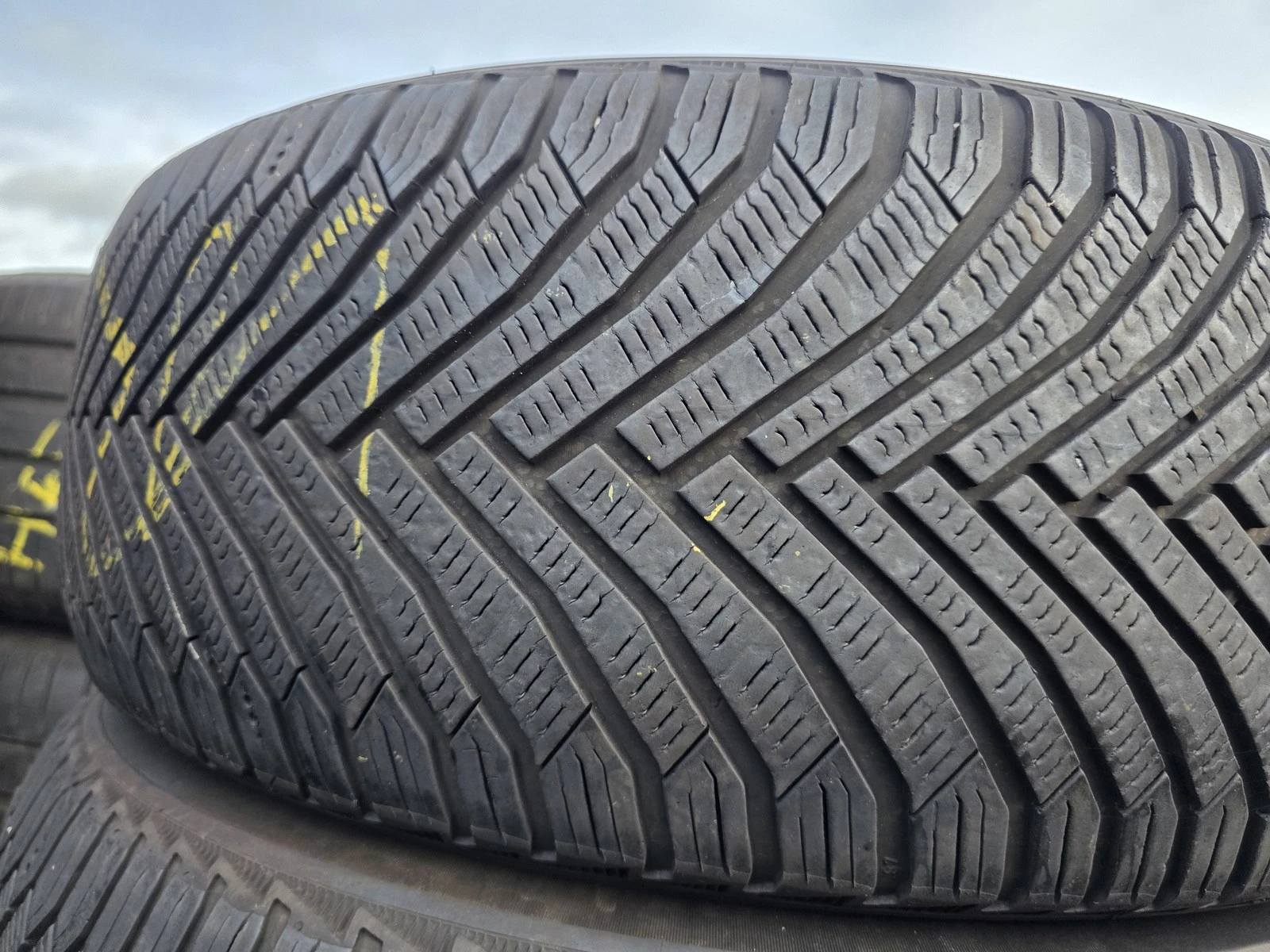 Гуми Зимни 215/60R16