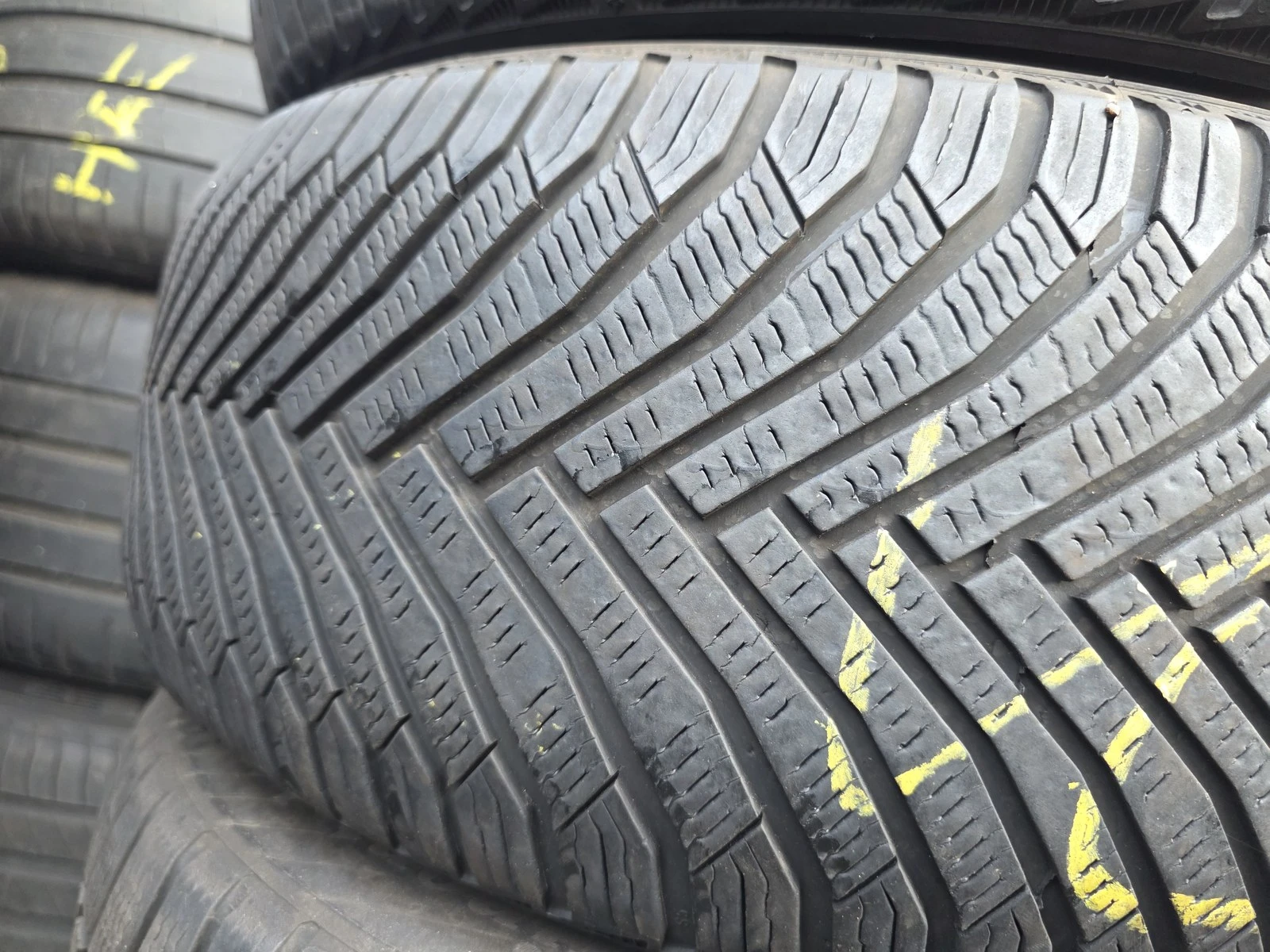 Гуми Зимни 215/60R16, снимка 2 - Гуми и джанти - 56725882