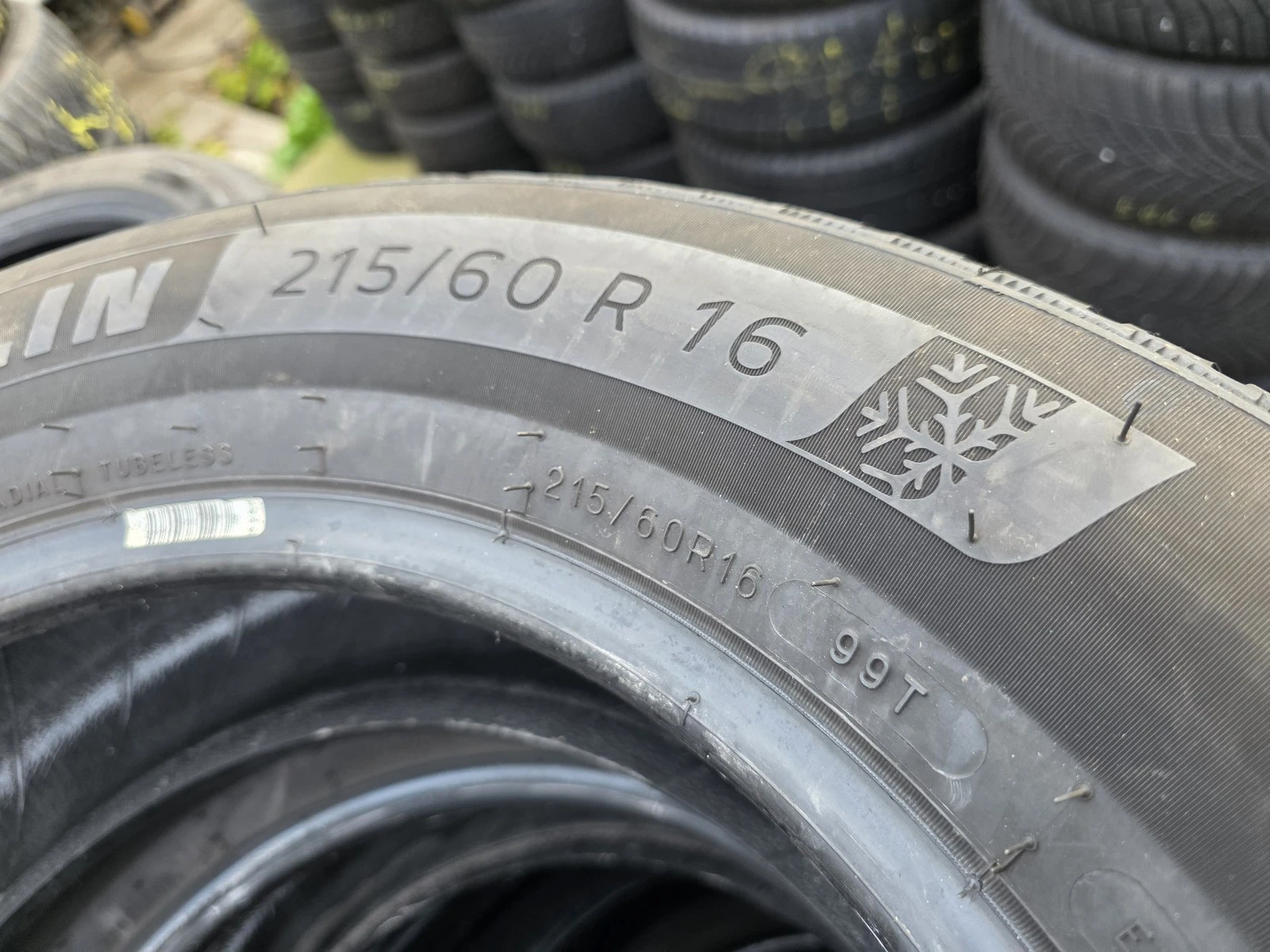 Гуми Зимни 215/60R16, снимка 6 - Гуми и джанти - 56725882