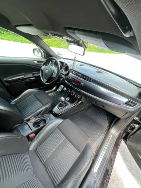 Alfa Romeo Giulietta Quadrifoglio, снимка 15