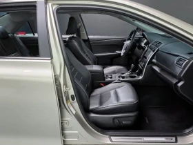 Toyota Camry HYBRID XLE, снимка 10