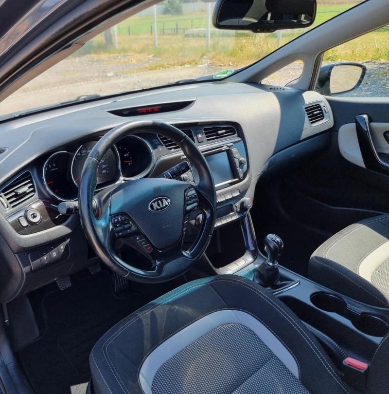 Kia Ceed 1.6 Дизел CRDI Biznes KEYLES NAVI KAMERA , снимка 11 - Автомобили и джипове - 47967367