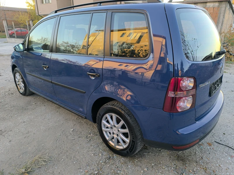 VW Touran 1.9 TDI/7 МЕСТА/6 СКОРОСТИ/FACELIFT, снимка 4 - Автомобили и джипове - 48206392