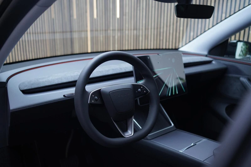 Tesla Model Y LR LAUNCH SERIES PANO NAVI 360 CAMERA , снимка 5 - Автомобили и джипове - 51508550