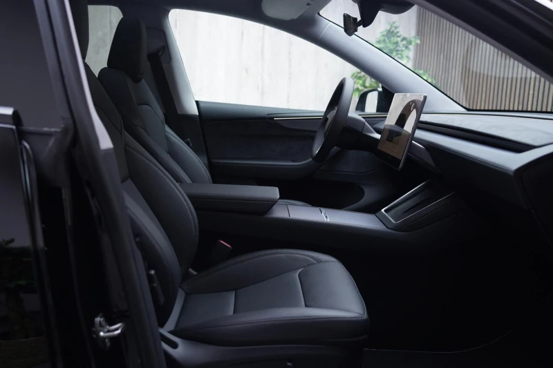 Tesla Model Y LR LAUNCH SERIES PANO NAVI 360 CAMERA , снимка 10 - Автомобили и джипове - 51508550