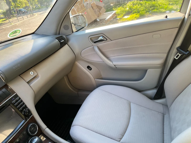 Mercedes-Benz C 200 2.2, снимка 9 - Автомобили и джипове - 53181920