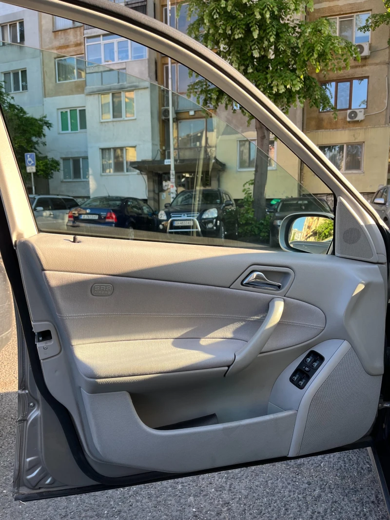 Mercedes-Benz C 200 2.2, снимка 5 - Автомобили и джипове - 53181920
