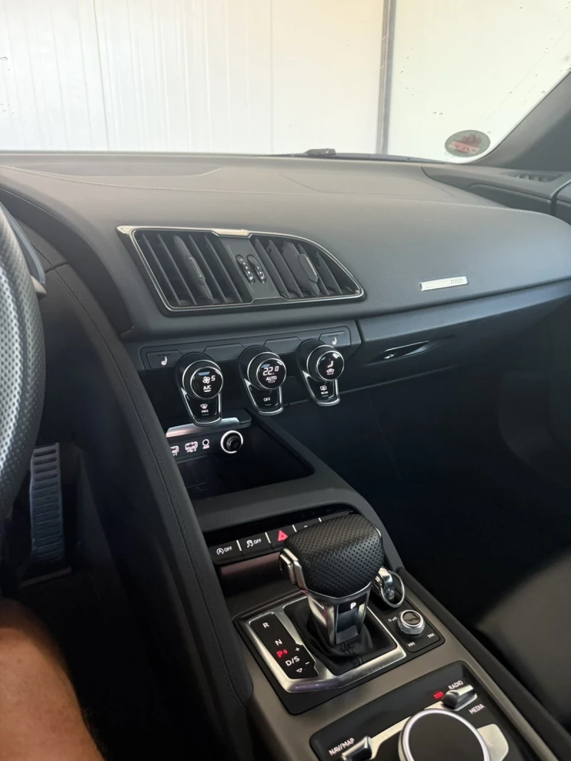 Audi R8 sport, снимка 8 - Автомобили и джипове - 52395399