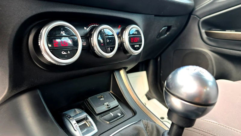 Alfa Romeo Giulietta 1.4 TURBO - E 6B, снимка 11 - Автомобили и джипове - 52709495