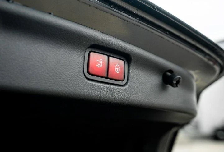 Mercedes-Benz C 300 AWD, снимка 15 - Автомобили и джипове - 53861374