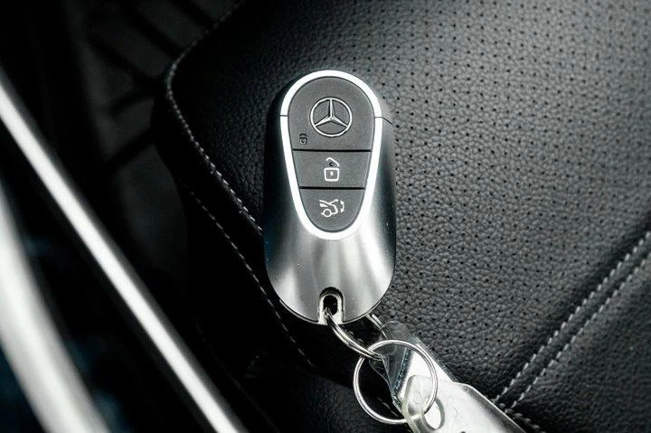 Mercedes-Benz C 300 AWD, снимка 14 - Автомобили и джипове - 53861374