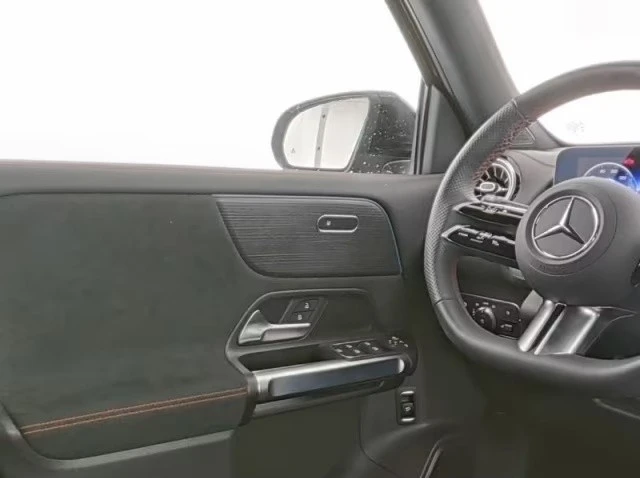 Mercedes-Benz EQB 300 4-MATIC/AMG/FACELIFT/NIGHT/LED/CAMERA/, снимка 5 - Автомобили и джипове - 53914944