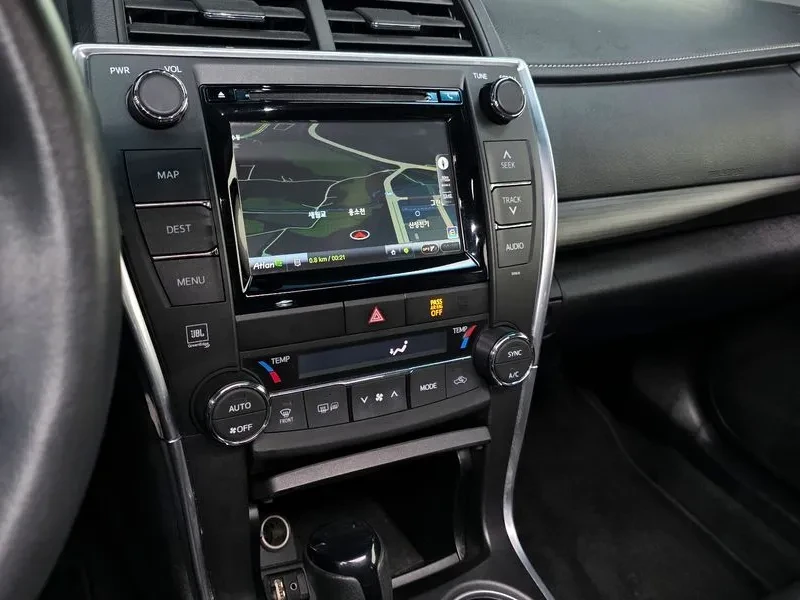 Toyota Camry HYBRID XLE, снимка 14 - Автомобили и джипове - 55047065