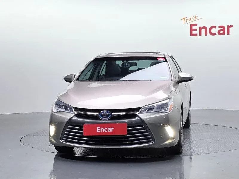 Toyota Camry HYBRID XLE, снимка 3 - Автомобили и джипове - 55047065