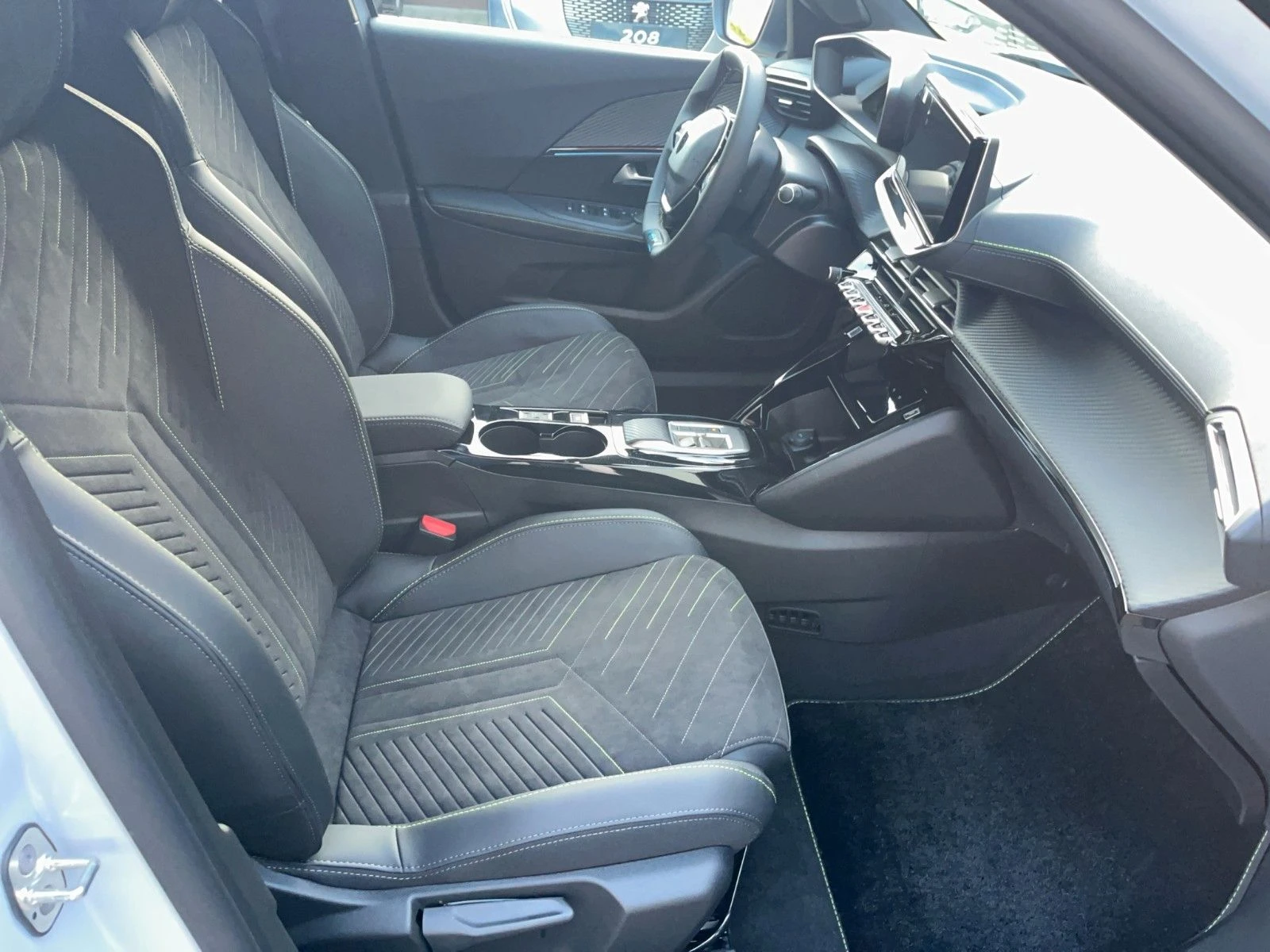 Peugeot 2008 GT156/MASSAGE/156HP/AMBI/H&B/KEYLESS/110f | Mobile.bg   11