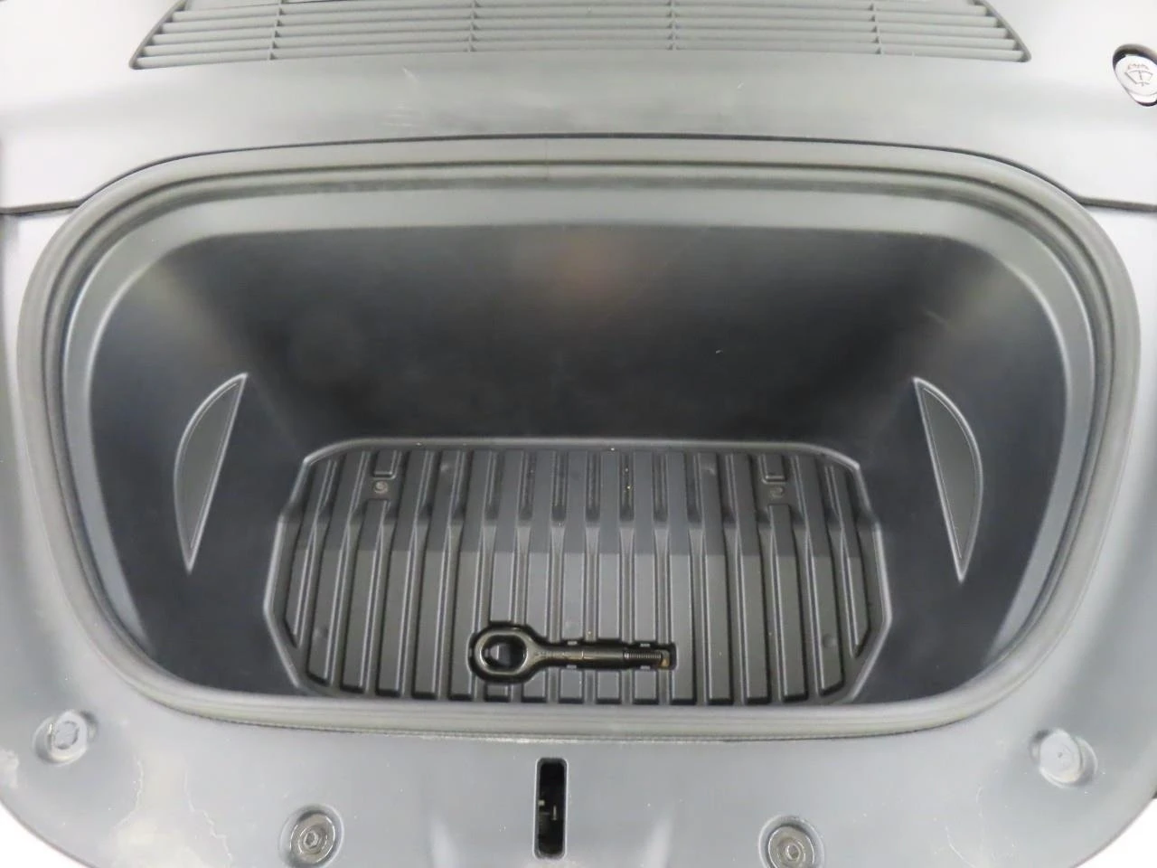 Tesla Model Y Standard Range, снимка 11 - Автомобили и джипове - 53823355