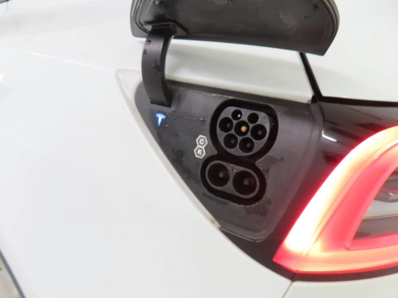 Tesla Model Y Standard Range, снимка 13 - Автомобили и джипове - 53823355