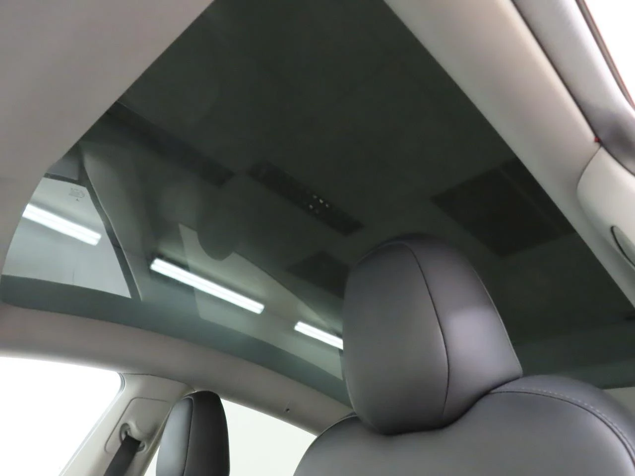 Tesla Model Y Standard Range, снимка 10 - Автомобили и джипове - 53823355