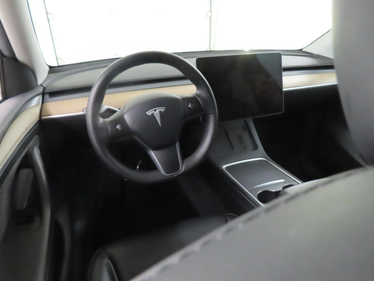 Tesla Model Y Standard Range, снимка 7 - Автомобили и джипове - 53823355