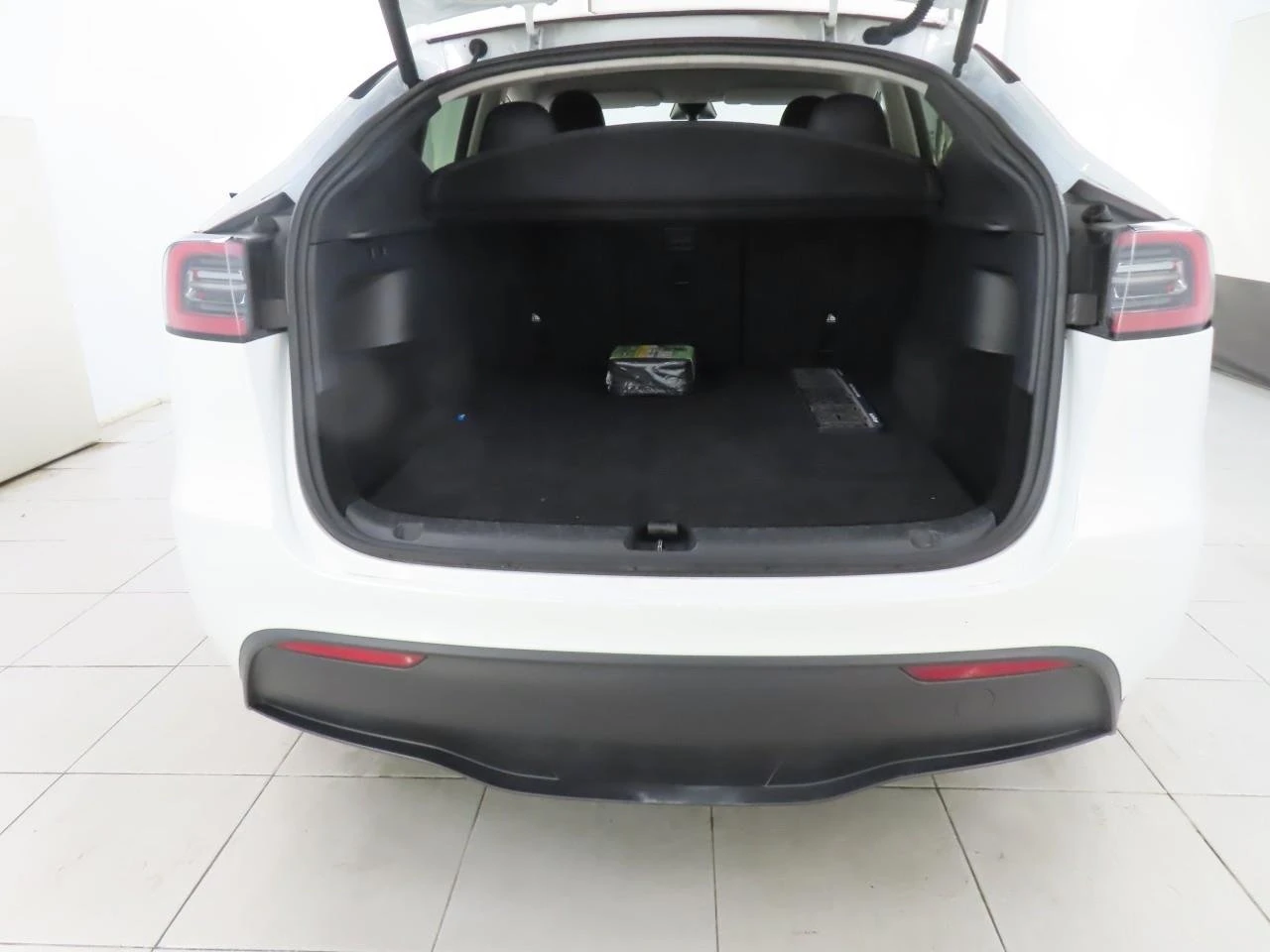 Tesla Model Y Standard Range, снимка 3 - Автомобили и джипове - 53823355
