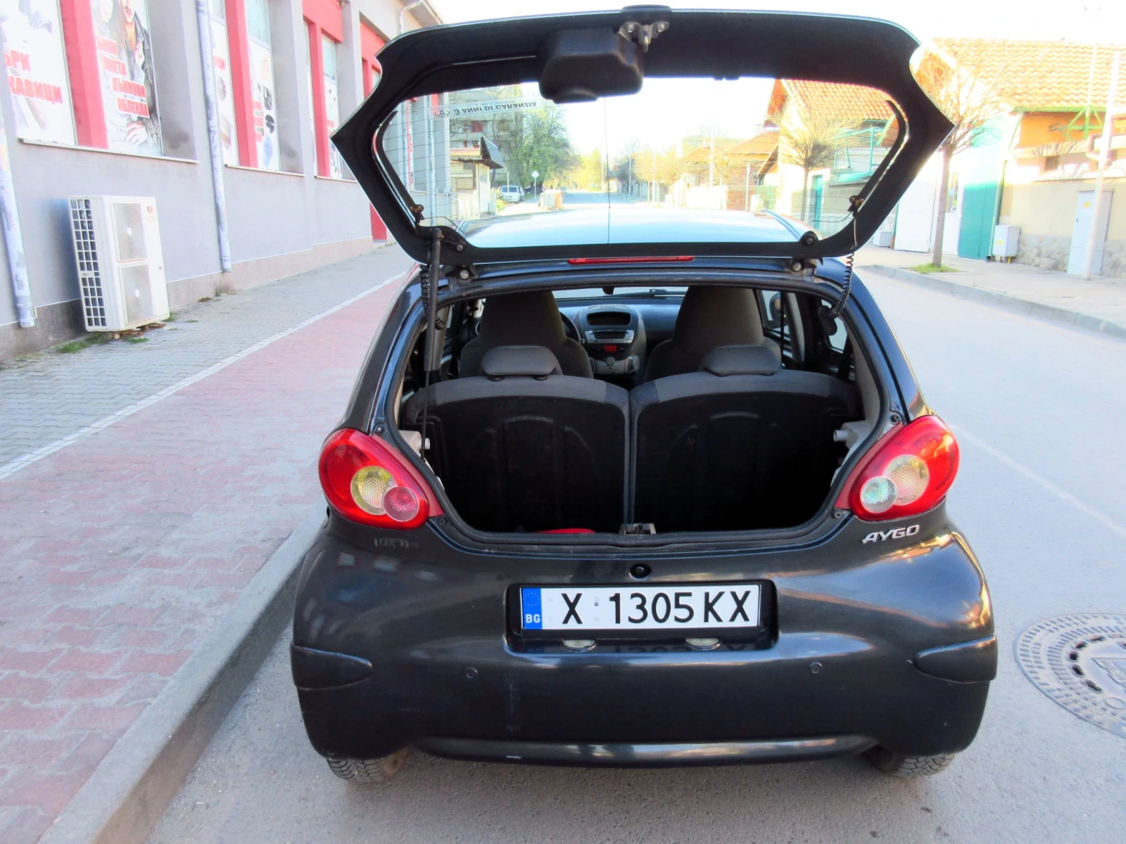 Toyota Aygo 1.0i, снимка 6 - Автомобили и джипове - 54156659