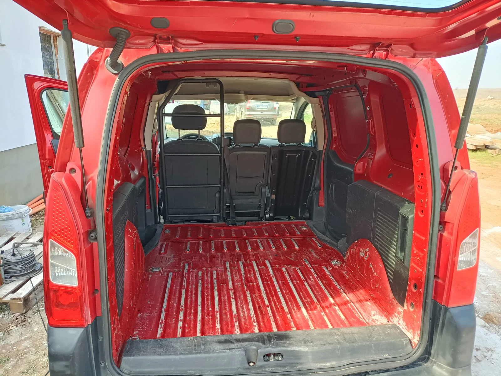 Citroen Berlingo 1.6hdi Климатик, снимка 8 - Автомобили и джипове - 54194270