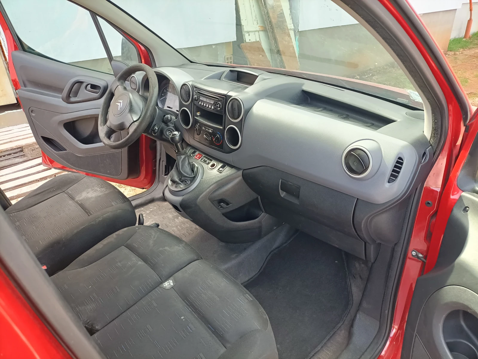 Citroen Berlingo 1.6hdi Климатик, снимка 5 - Автомобили и джипове - 54194270