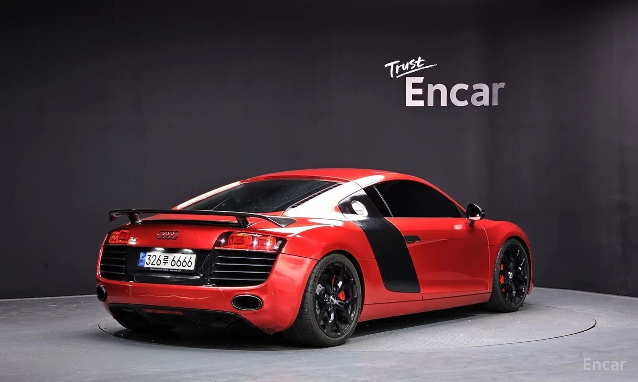 Audi R8, снимка 2 - Автомобили и джипове - 54376667