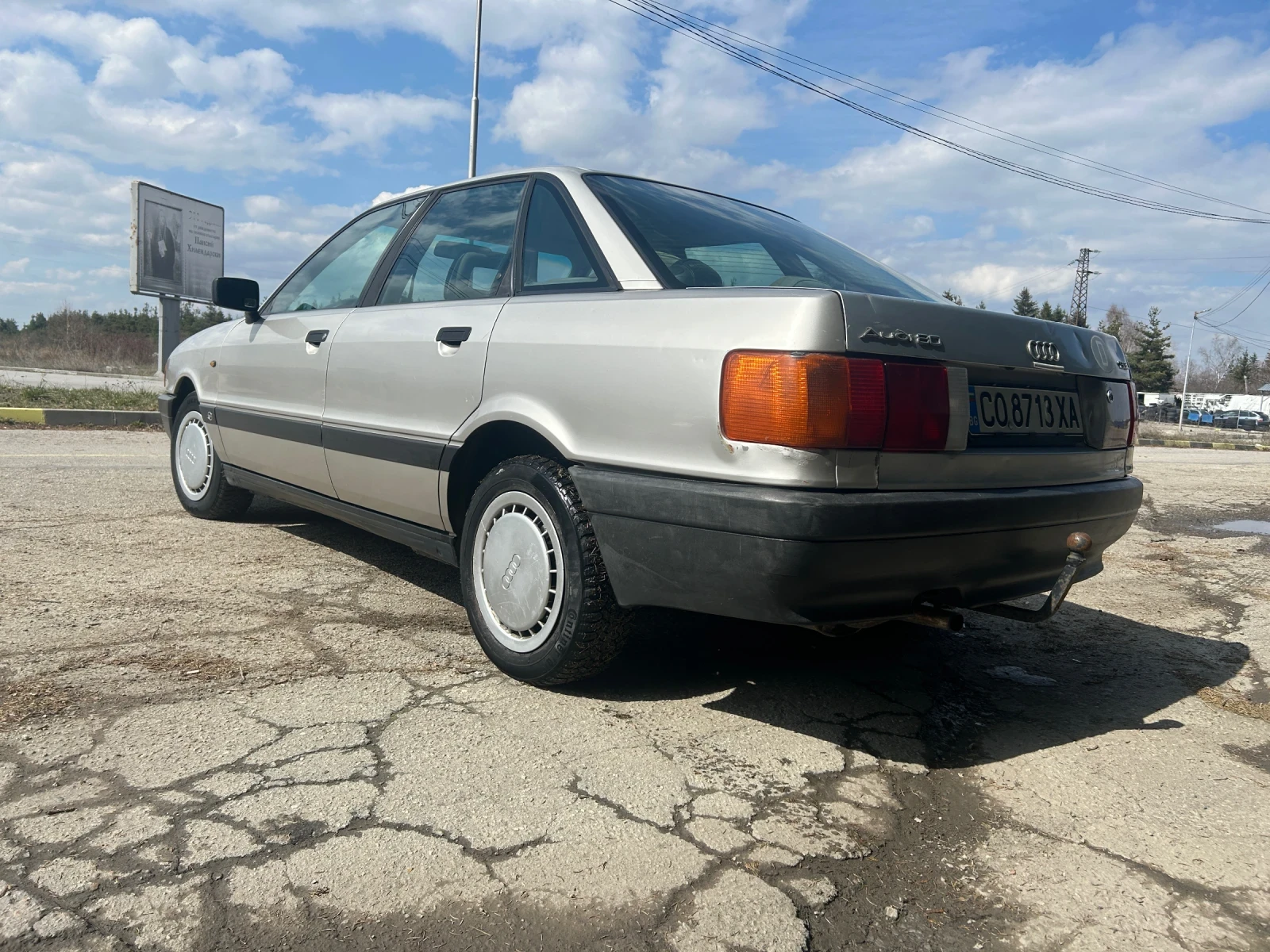 Audi 80 1.9 газ бензин, снимка 4 - Автомобили и джипове - 54502321