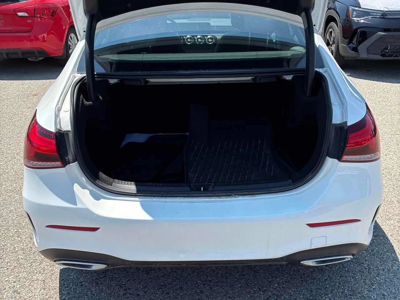 Mercedes-Benz A 220 4MATIC/ПАНОРАМА/ПОДГРЕВИ, снимка 15 - Автомобили и джипове - 55270376