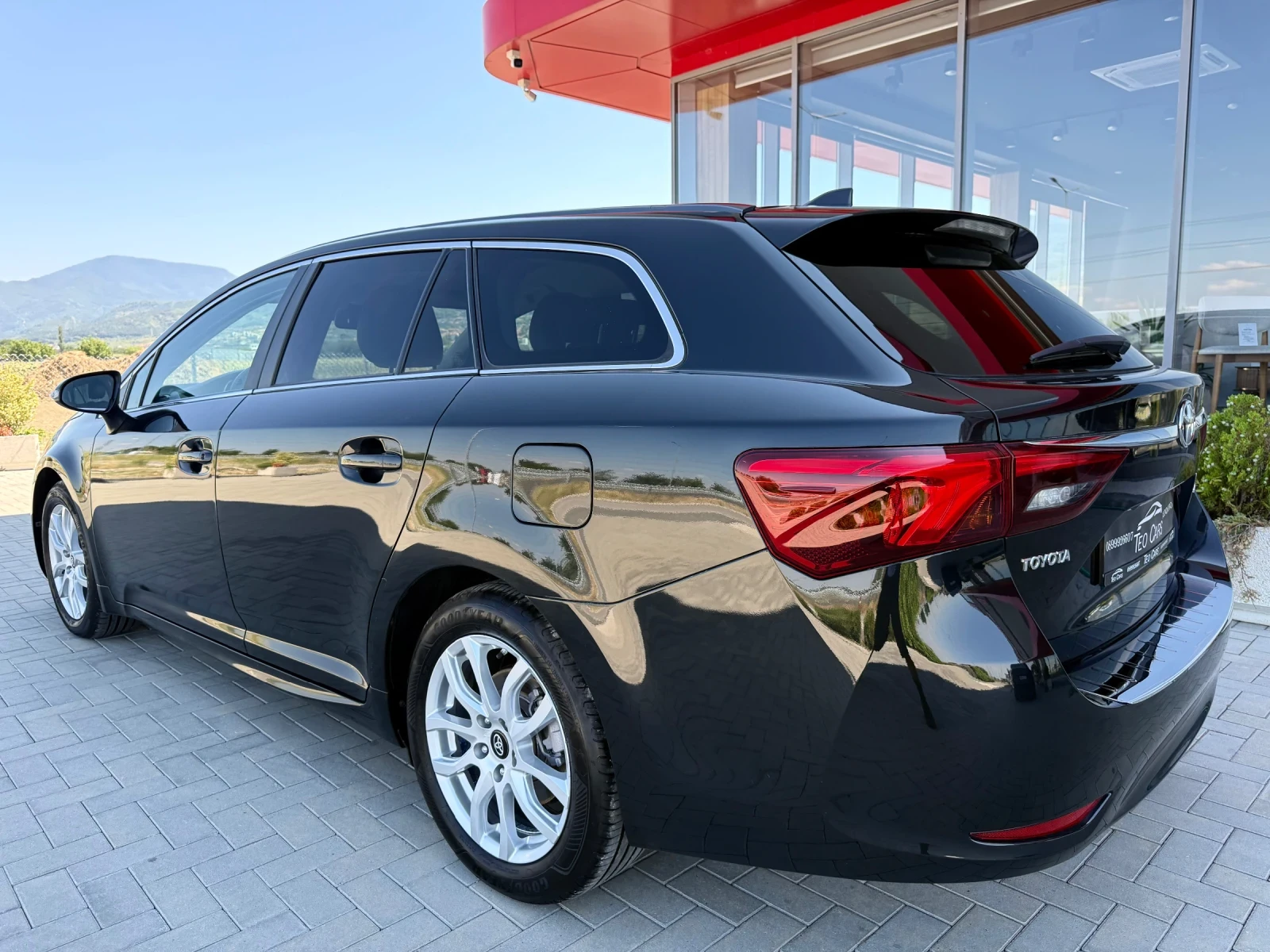 Toyota Avensis 1.8 VVT-i / FACELIFT / EXECUTIVE / KOJA / CAMERA , снимка 5 - Автомобили и джипове - 55470102