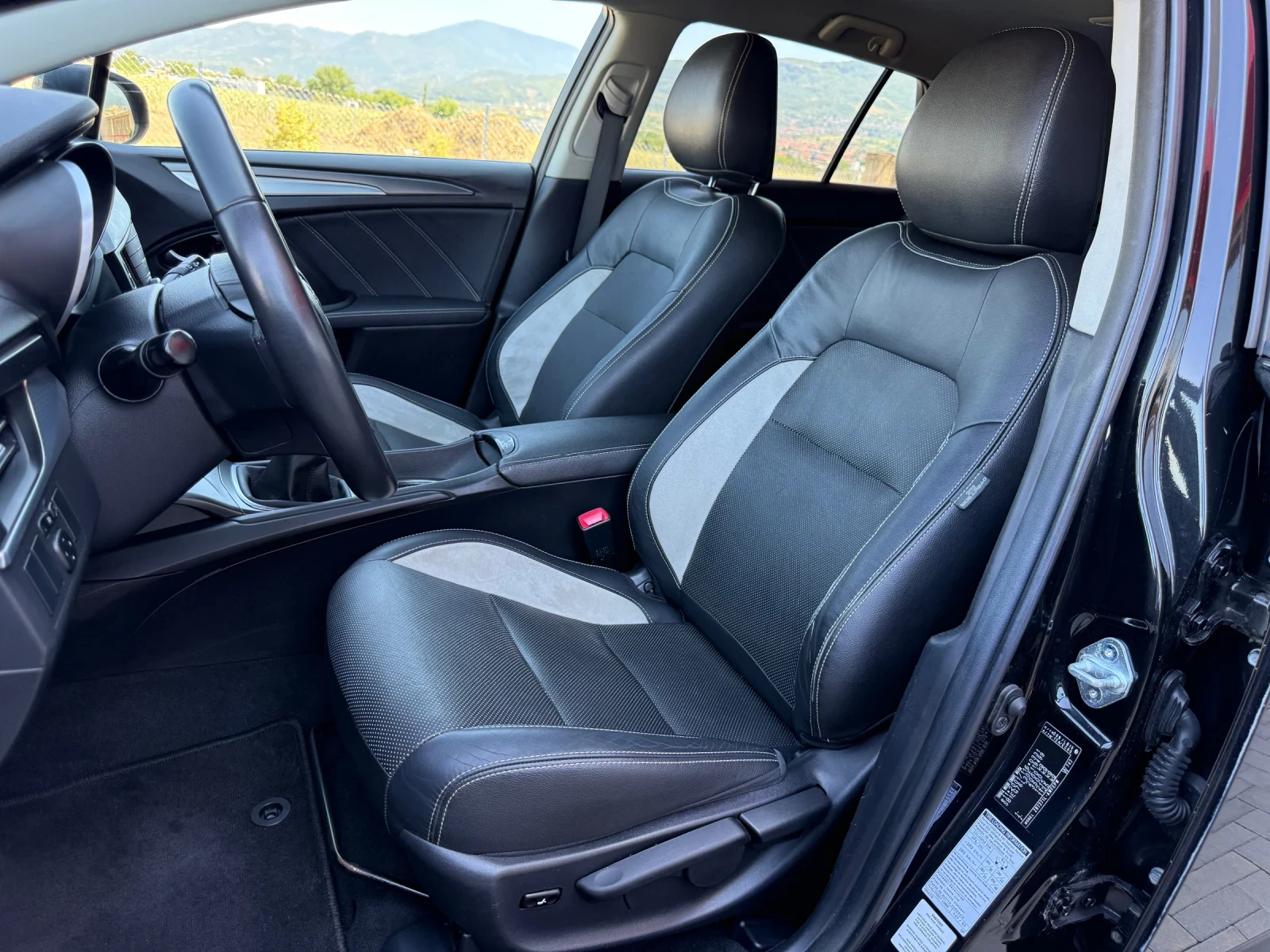 Toyota Avensis 1.8 VVT-i / FACELIFT / EXECUTIVE / KOJA / CAMERA , снимка 10 - Автомобили и джипове - 55470102