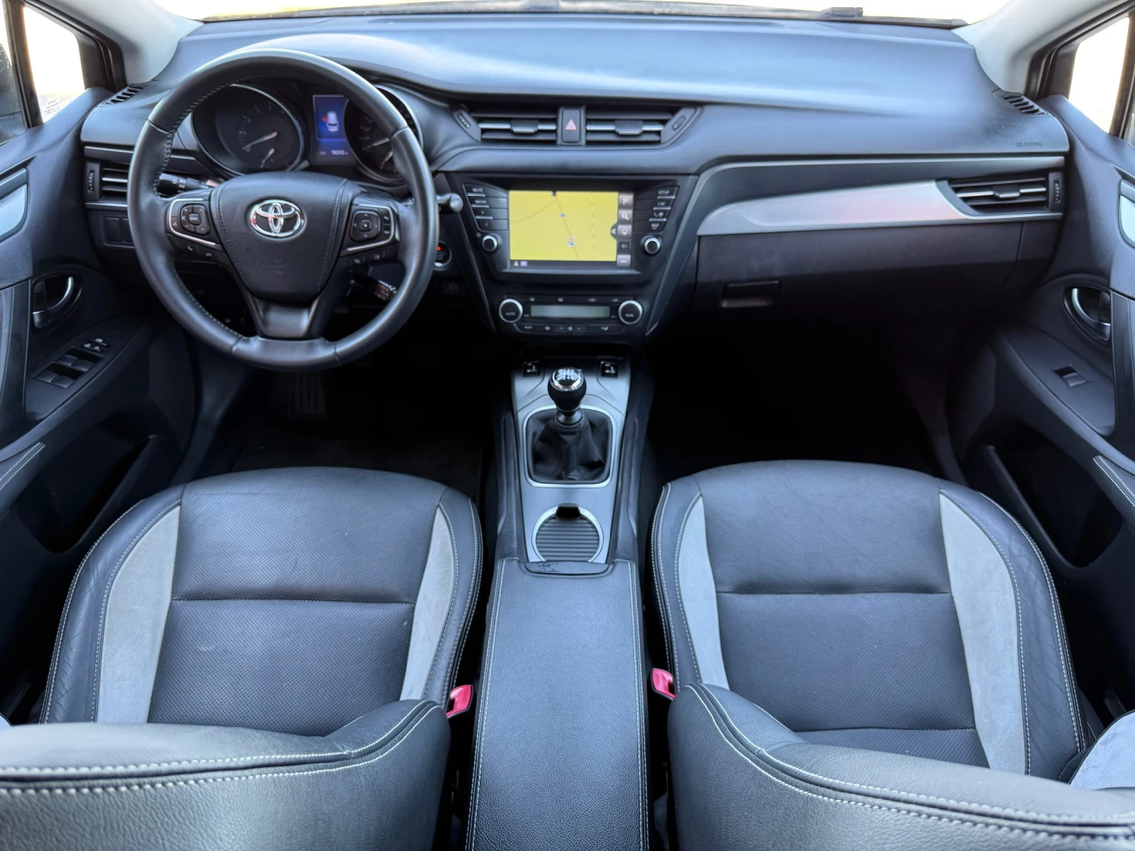 Toyota Avensis 1.8 VVT-i / FACELIFT / EXECUTIVE / KOJA / CAMERA , снимка 8 - Автомобили и джипове - 55470102