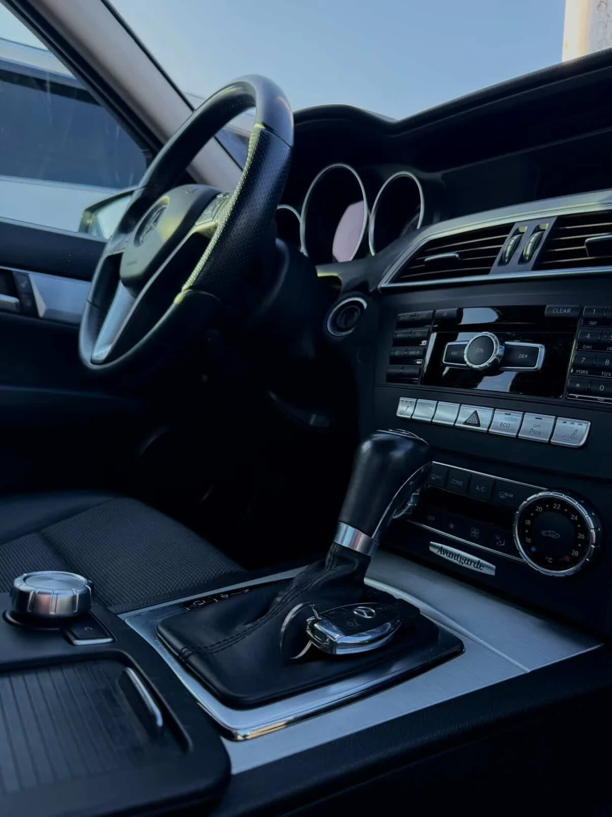 Mercedes-Benz C 200, снимка 10 - Автомобили и джипове - 55617397