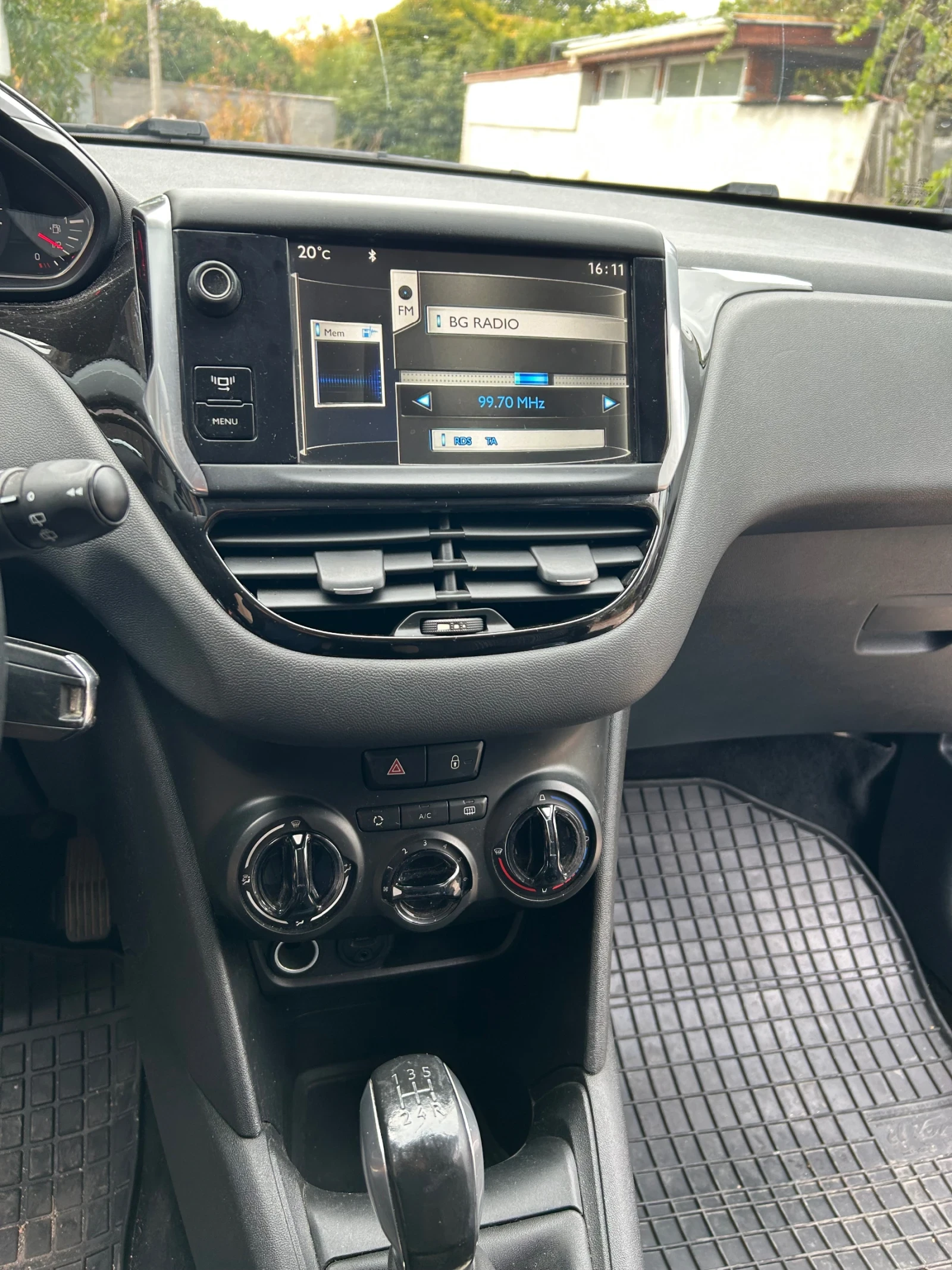 Peugeot 208, снимка 7 - Автомобили и джипове - 56645863