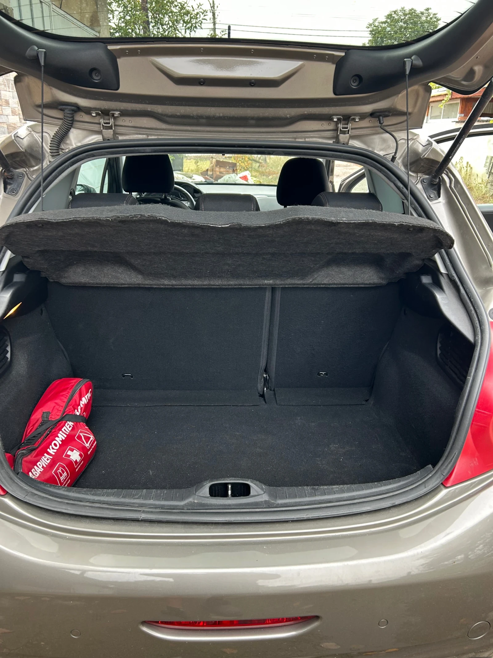 Peugeot 208, снимка 5 - Автомобили и джипове - 56645863