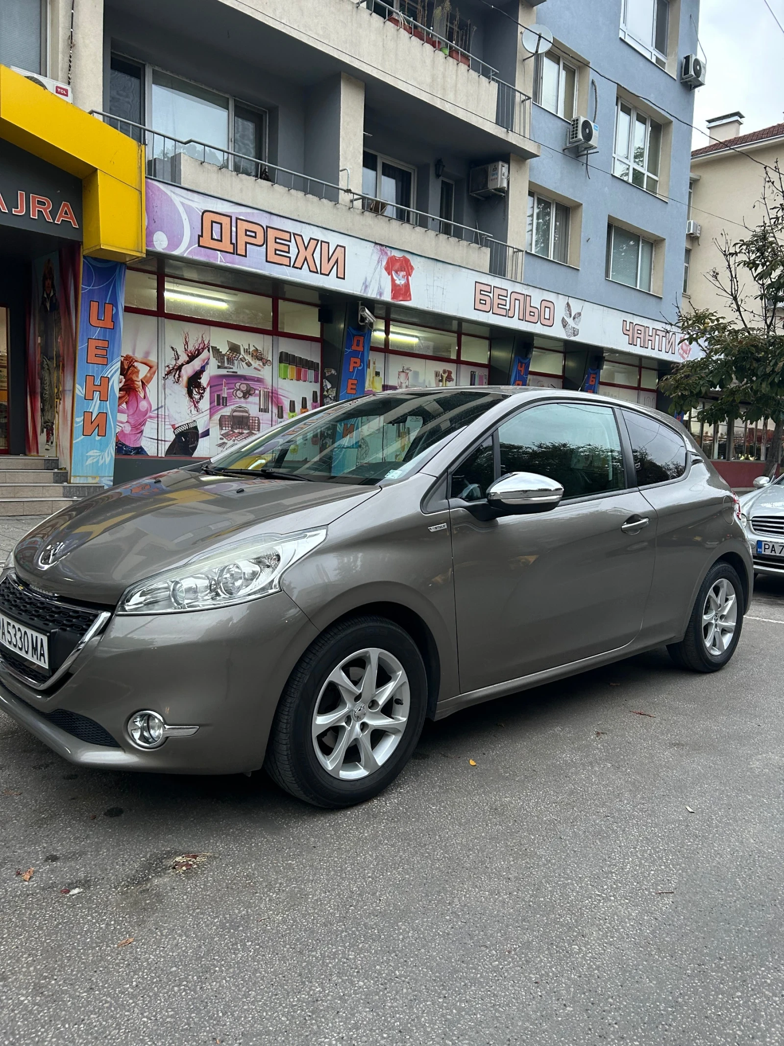 Peugeot 208, снимка 3 - Автомобили и джипове - 56645863