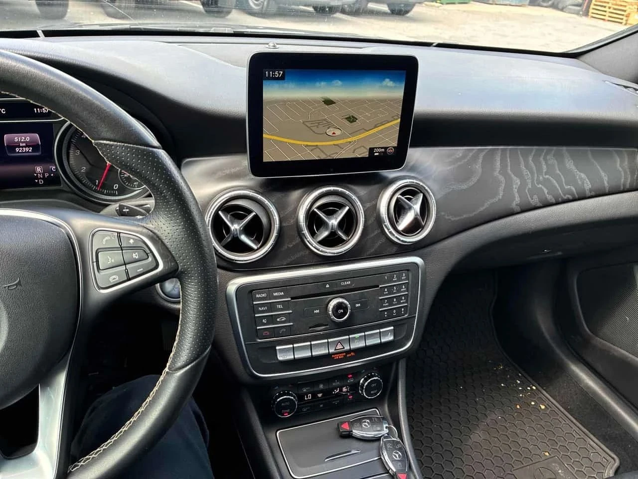 Mercedes-Benz CLA 250, снимка 9 - Автомобили и джипове - 56739642