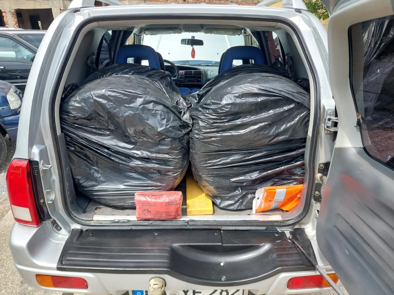 Suzuki Grand vitara 2.0i--128kc-ТОП СЪСТОЯНИЕ, снимка 15 - Автомобили и джипове - 50618603