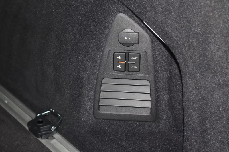 VW Touareg 3.0/TDI/4M/R-LINE/LM21/ALLRDLG/LUFT/DYNA/167D, снимка 15 - Автомобили и джипове - 52168094