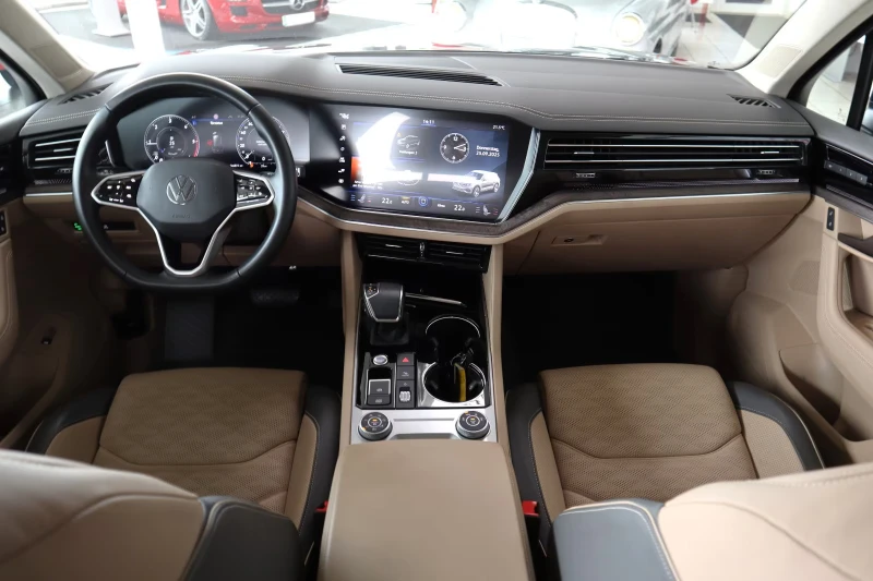 VW Touareg 3.0/TDI/4M/R-LINE/LM21/ALLRDLG/LUFT/DYNA/167D, снимка 13 - Автомобили и джипове - 52168094