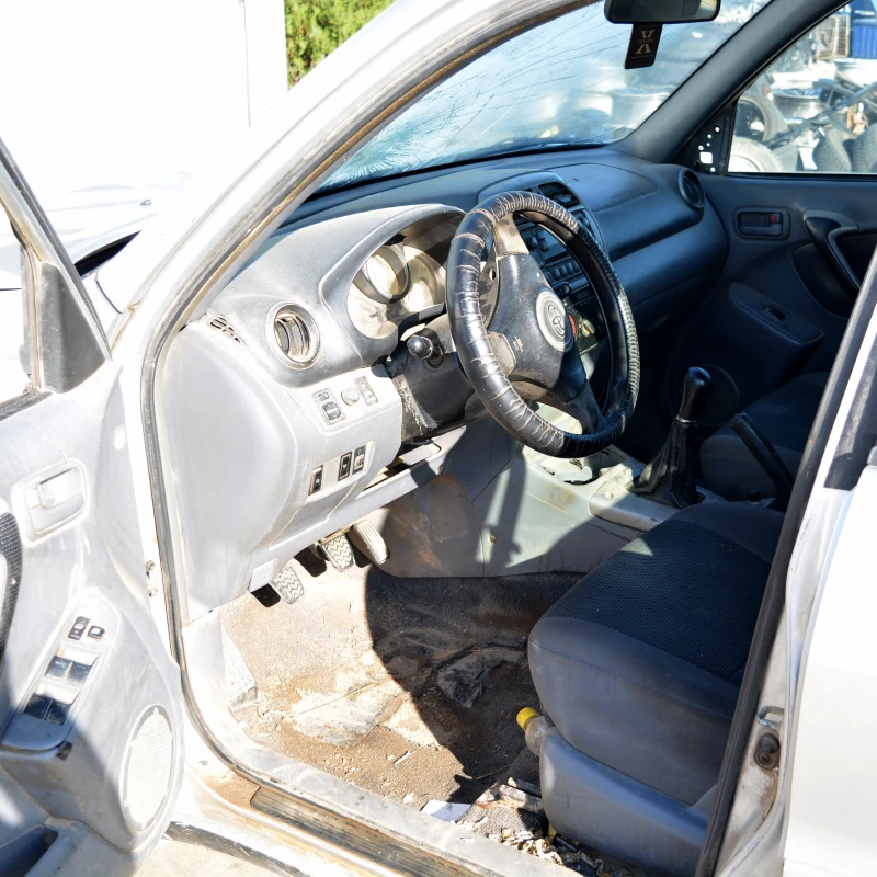 Toyota Rav4 2.0 D-4D, снимка 5 - Автомобили и джипове - 52532745