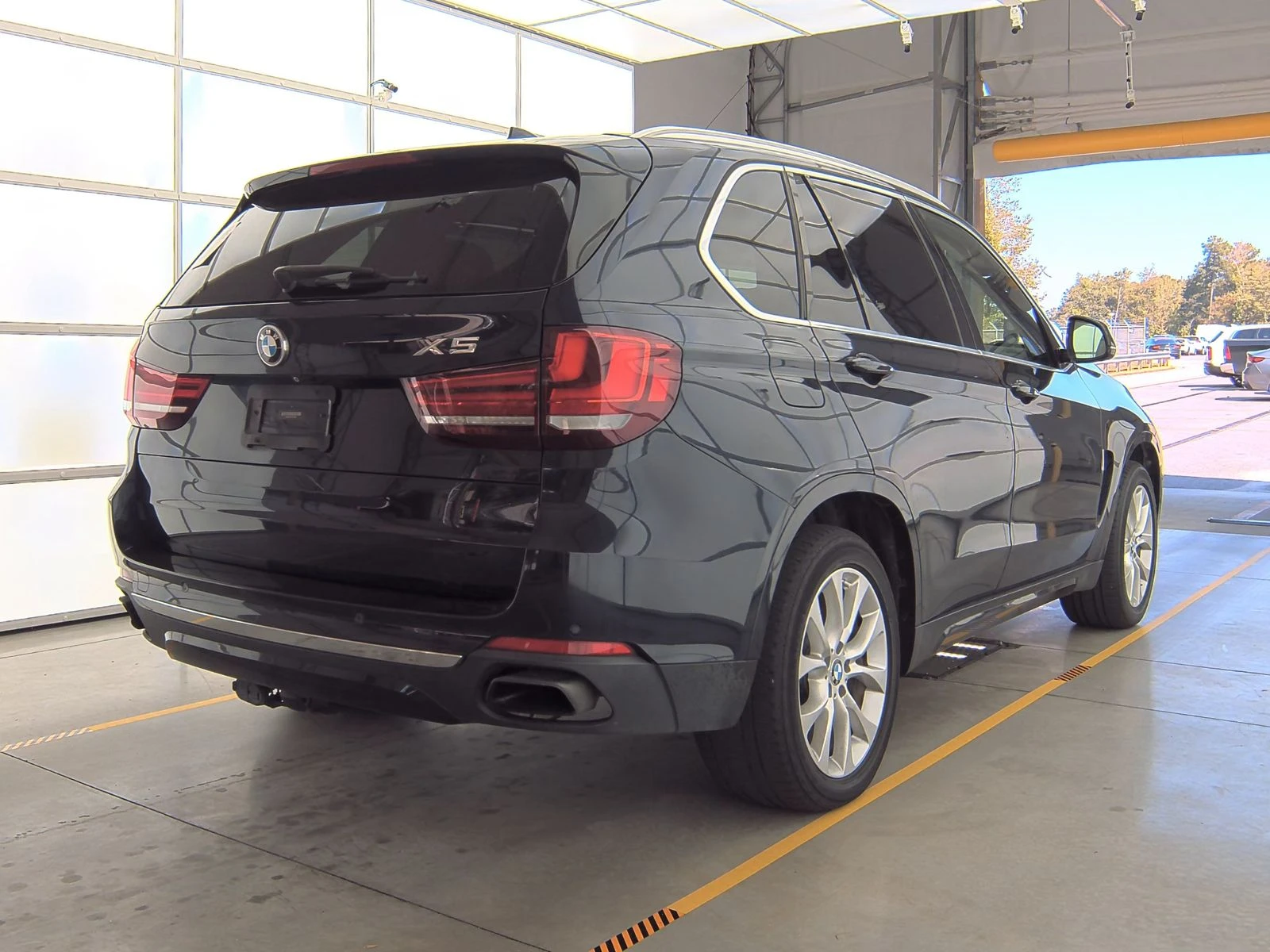 BMW X5 xDrive50i LUXURY LINE* ПОДГРЕВ* HEADUP* KEYLESS - изображение 4